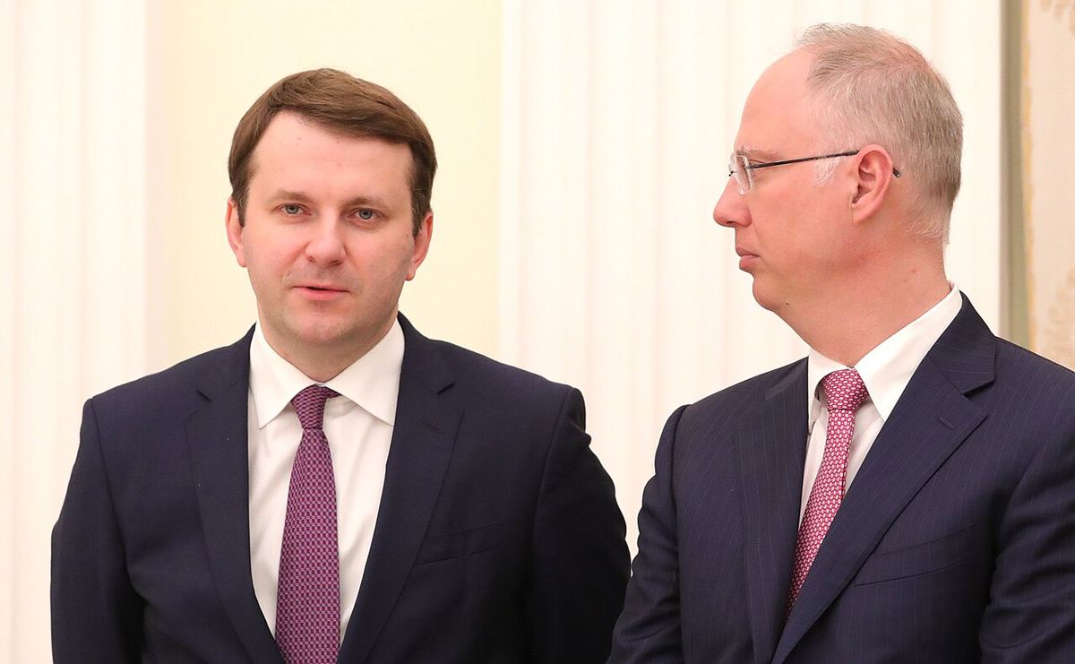 Maxim Oreshkin, ministrul rus al dezvoltării economice, și Kirill Dmitriev, directorul Fondului Rus de Investiții Directe, în fața unei întâlniri cu oameni de afaceri britanici.