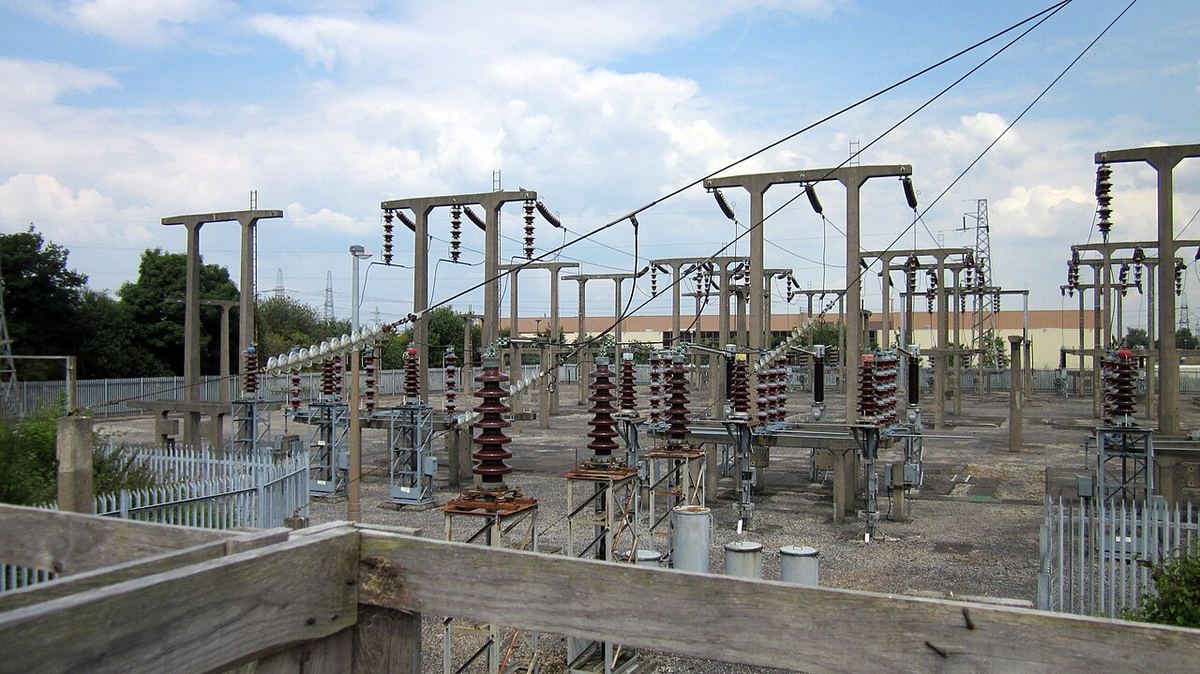 Stația electrică Capenhurst, o instalație de transport și distribuție a energiei electrice.