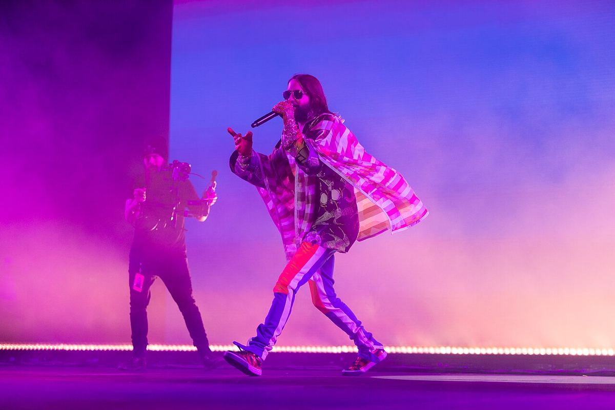 Trupa Thirty Seconds to Mars cântând live la festivalul Rock am Ring, 2018.