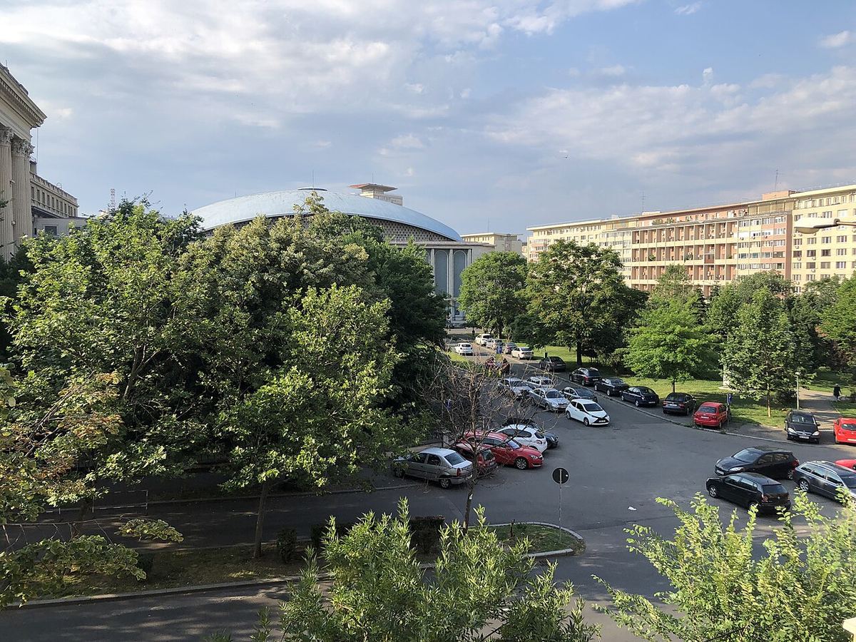 Clădirea Sălii Palatului din București, fotografiată din exterior, ilustrativ pentru articolul despre spectacolele susținute.