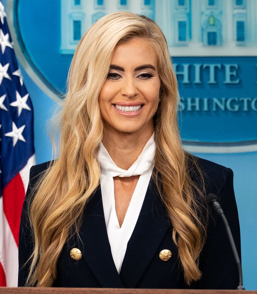 Katie Zacharia, secretara de presă a Casei Albe, la un briefing de presă în Sala James S. Brady, Washington.