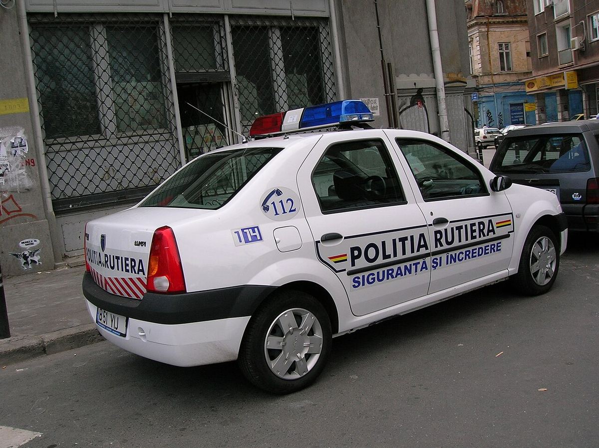 Autoturism de poliție Dacia Logan, imagine ilustrativă pentru controalele rutiere.
