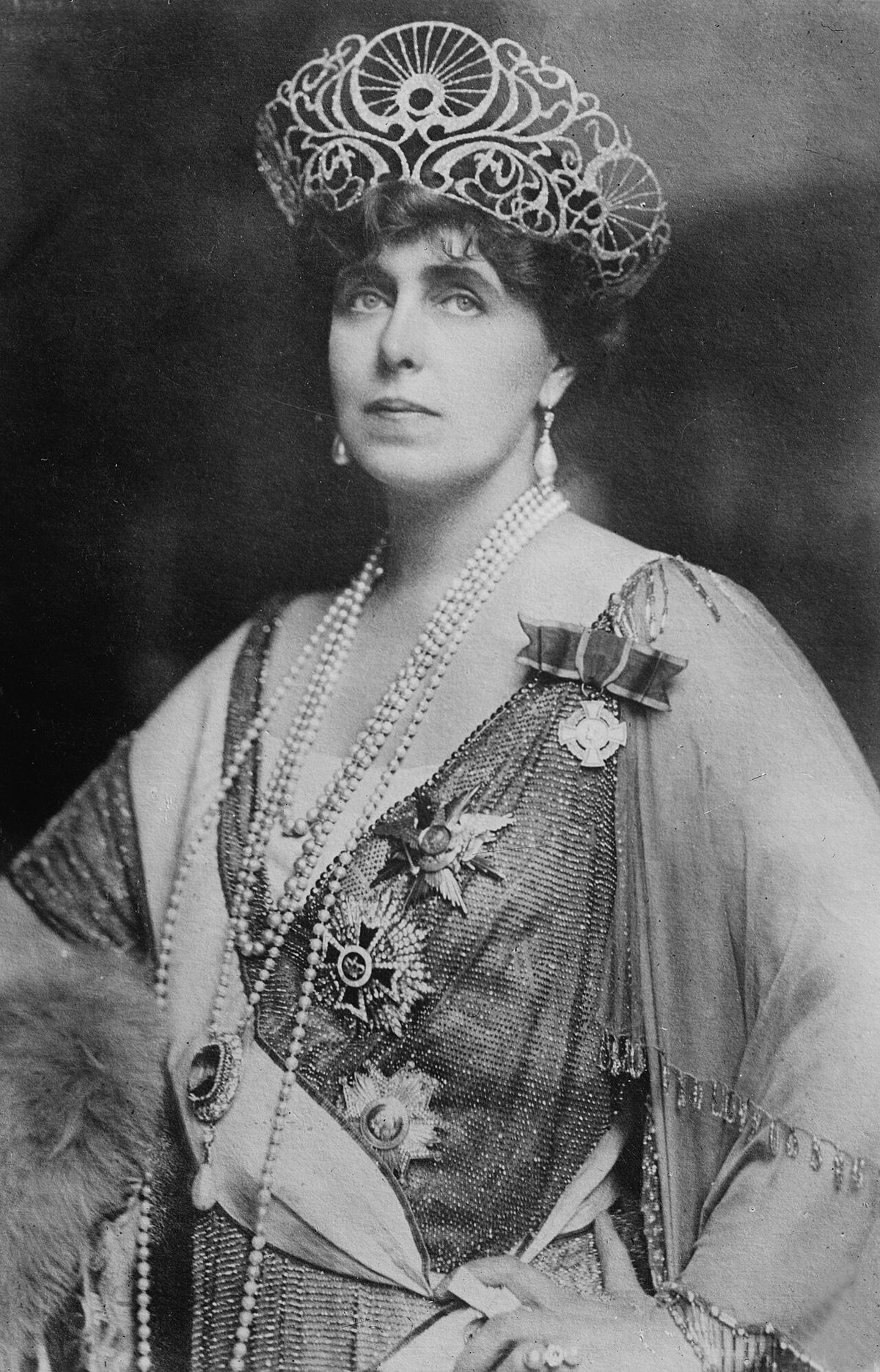 Regina Maria a României, portret oficial într-o fotografie de epocă.