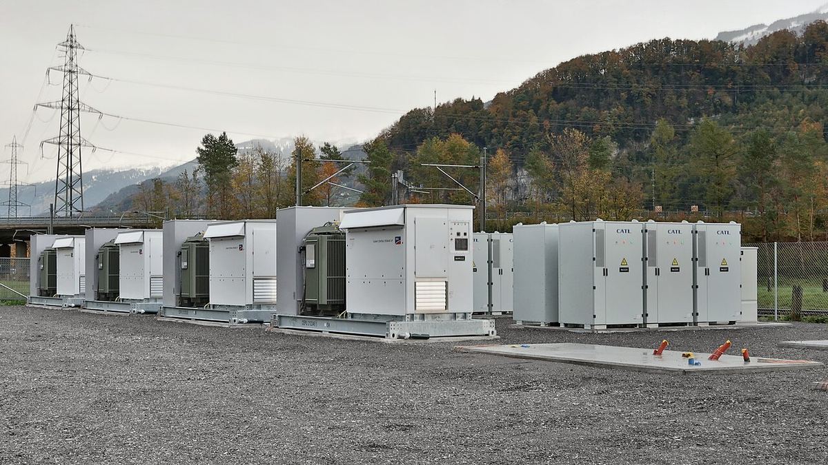 Instalație mare de stocare a energiei în baterii din Walenstadt, Elveția.