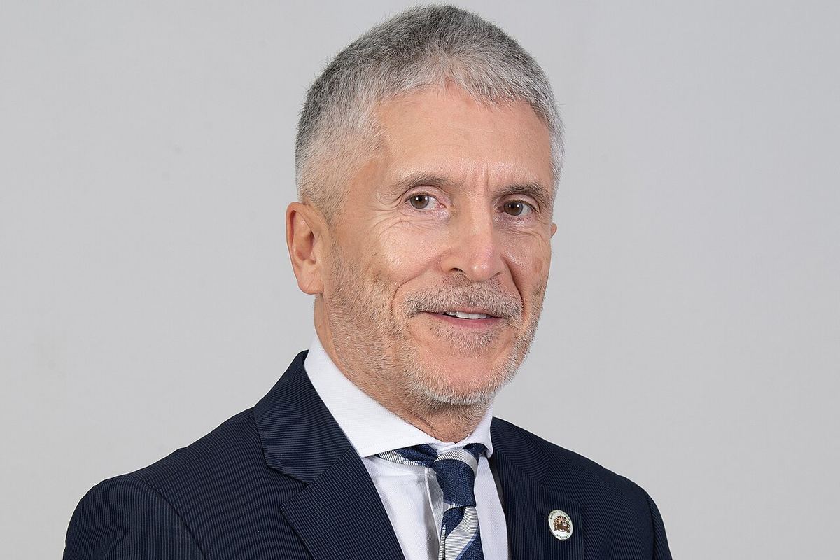 Fernando Grande-Marlaska, ministrul spaniol de interne, fotografiat într-un cadru oficial.