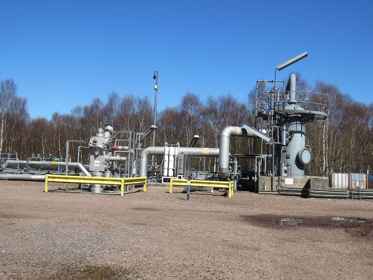 Instalație de extracție a gazelor la Hatfield Moors, Anglia, cu un butoi separator și una dintre cele trei capete de sondă.