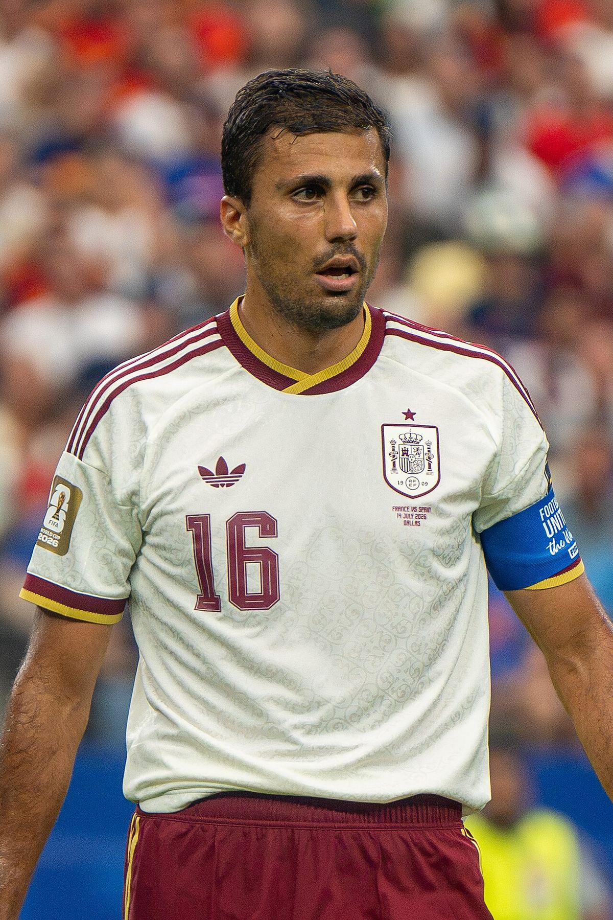 Fotbalistul Rodri, cu banderola de căpitan, în tricoul Spaniei, la Cupa Mondială 2026 (fotografie de arhivă)