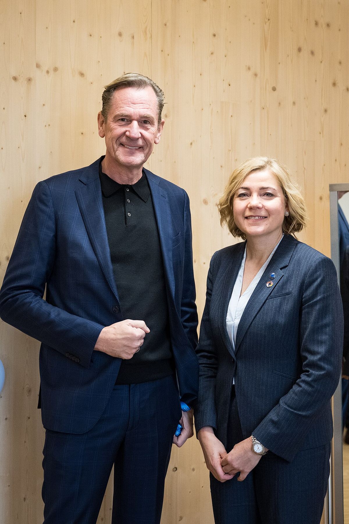 Mathias Döpfner, directorul Axel Springer, în stânga, alături de Henna Virkkunen, în timpul unei vizite în Germania.