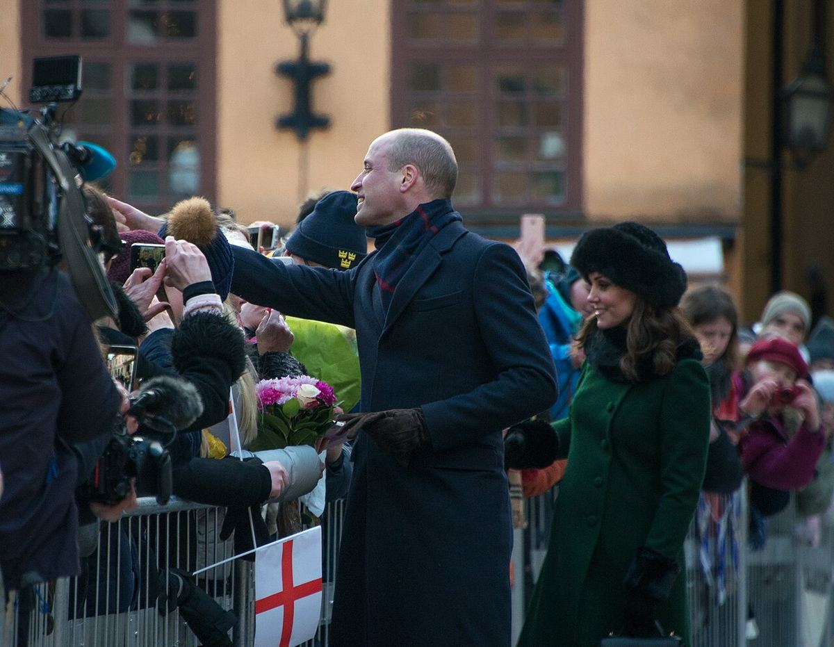 Prințul William și Catherine, Ducesa de Cambridge, salutând public la Stockholm, în 2018 (fotografie de arhivă).