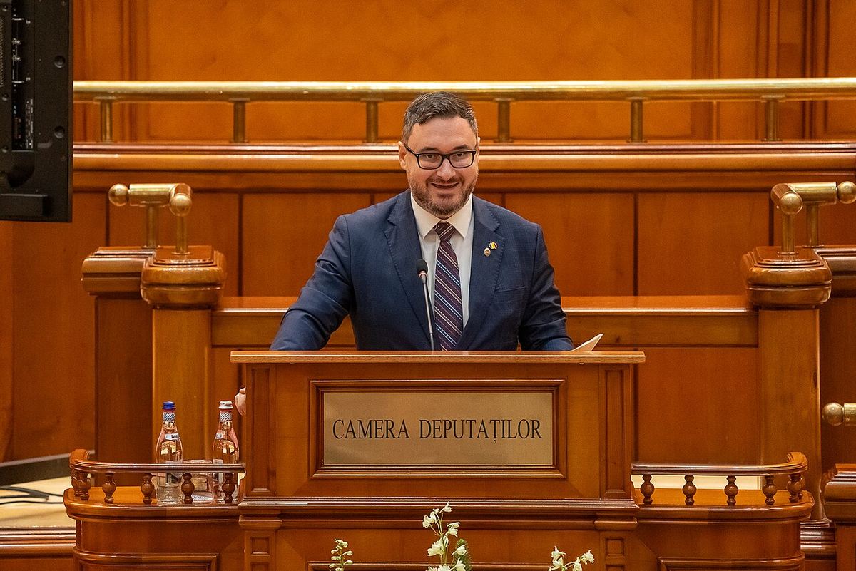 Dan Tanasă, deputat AUR, depunând jurământul în Camera Deputaților, 21 decembrie 2024.