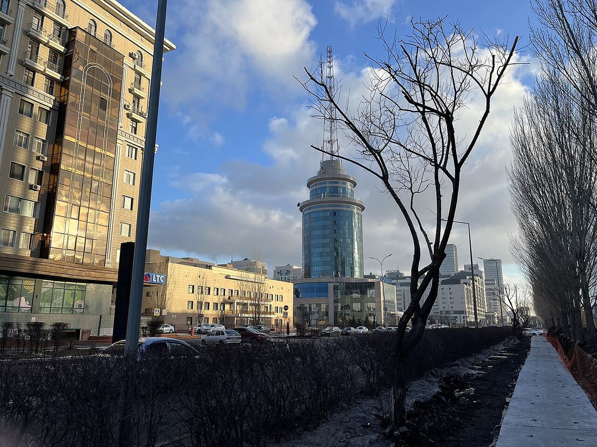 Vedere a centrului de afaceri Astanalyk din Astana, Kazahstan.