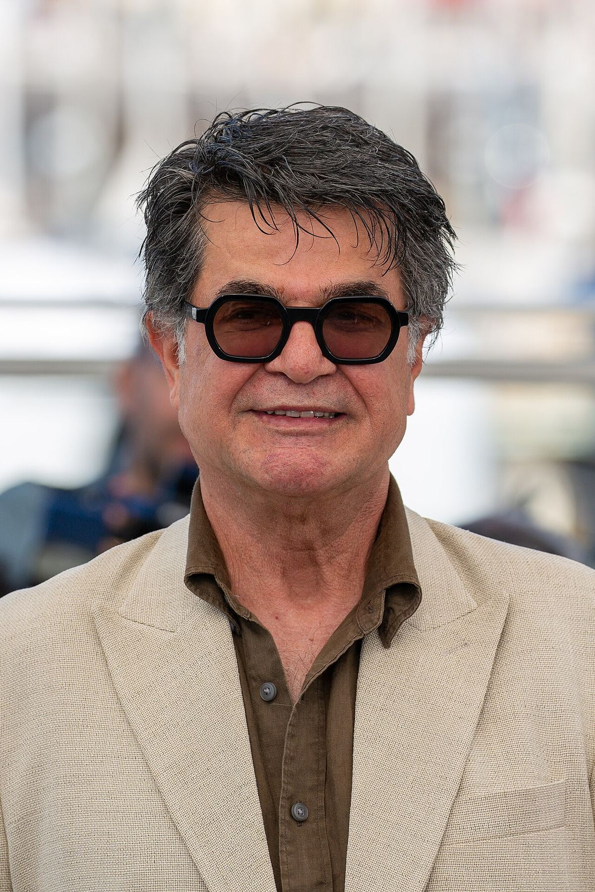 Jafar Panahi, regizor iranian, la un fotocall al Festivalului de Film de la Cannes din 2025.