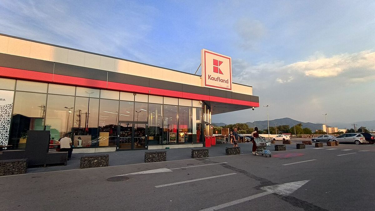 Magazinul Kaufland din Hațeg, România