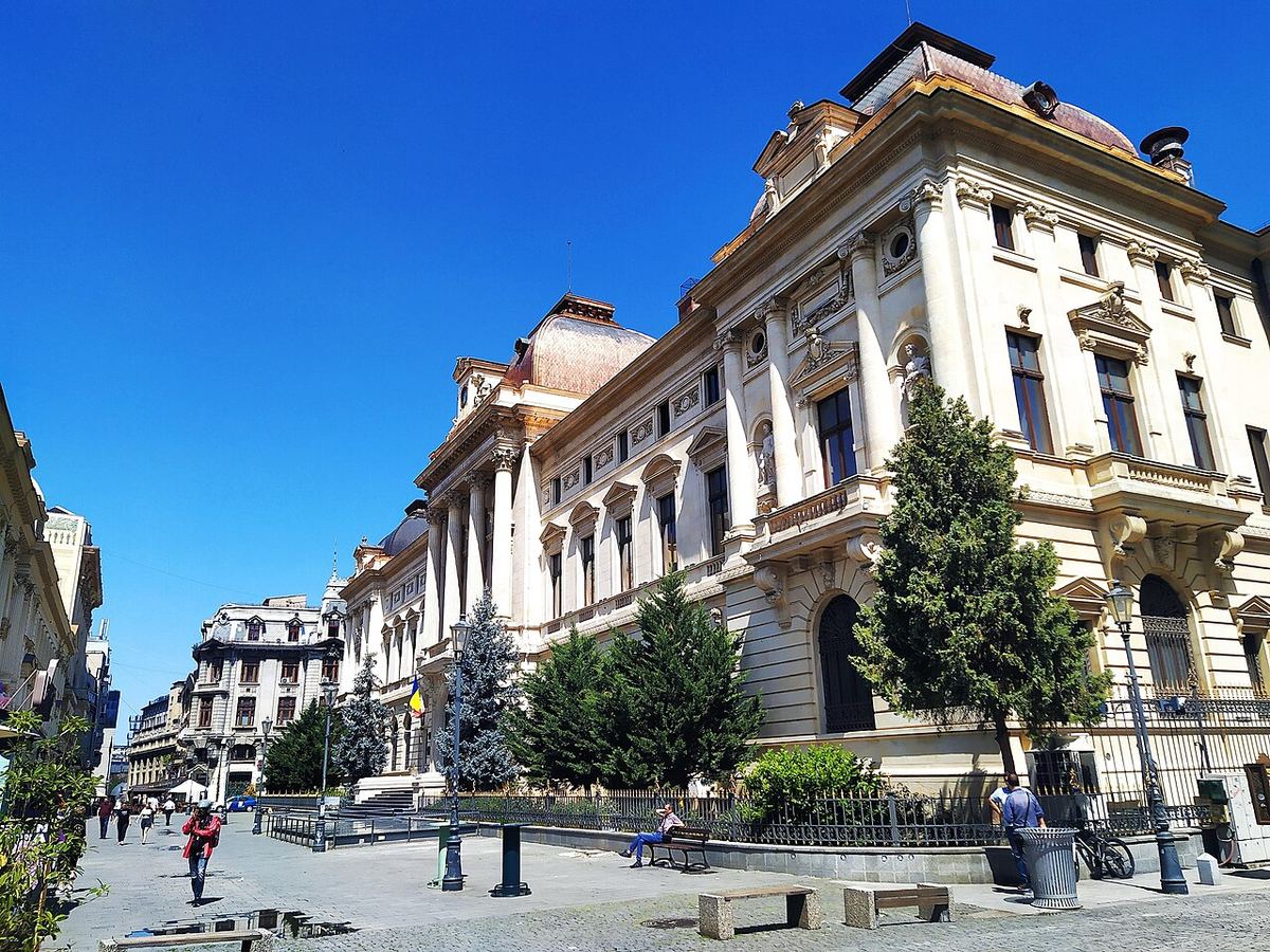 Clădire veche cu arhitectură monumentală, folosită ca ilustrație pentru tema sectorului bancar și a taxării băncilor.