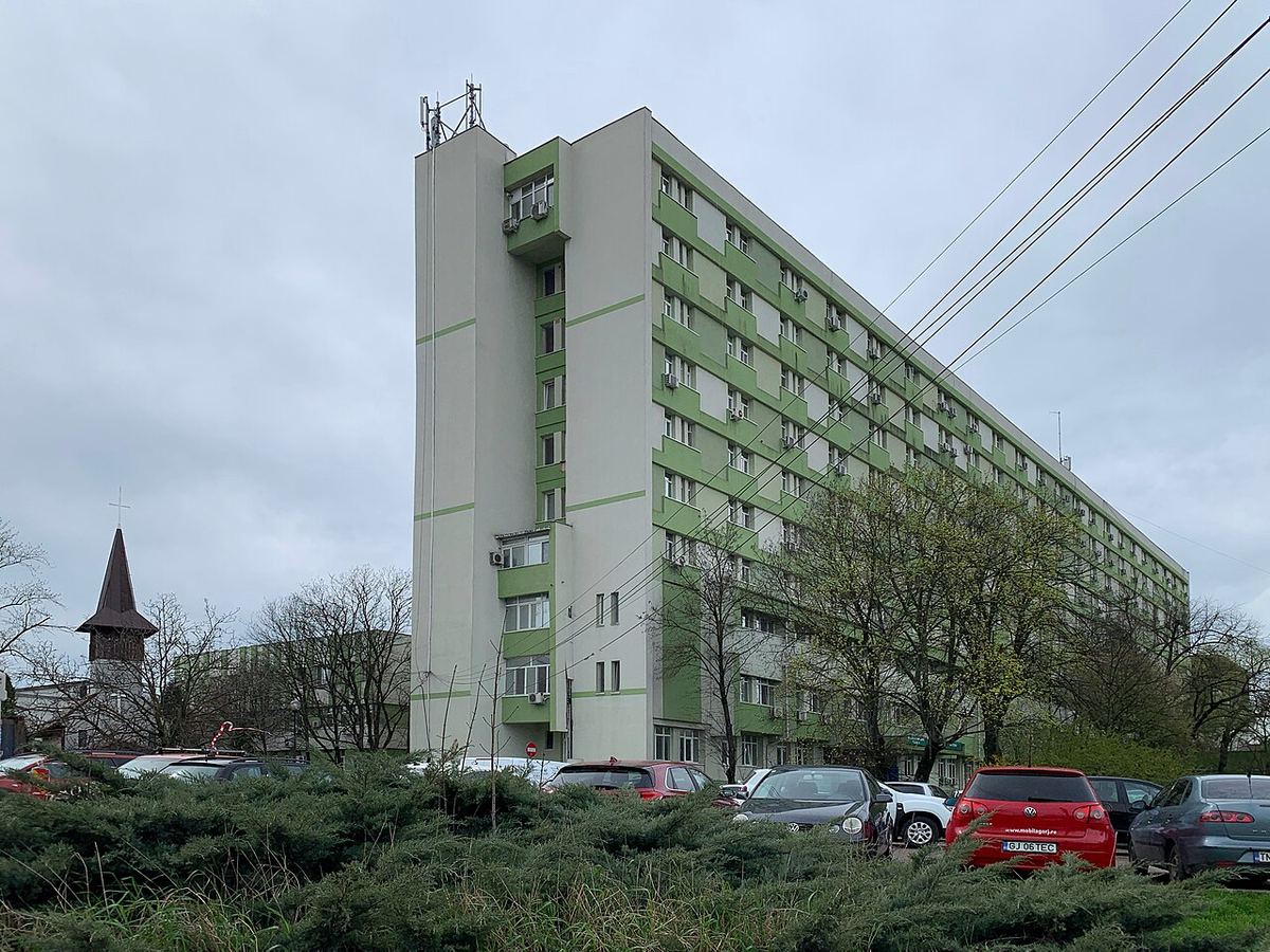 Clădirea Spitalului Clinic Județean de Urgență „Pius Brînzeu” din Timișoara, fotografiată din exterior.
