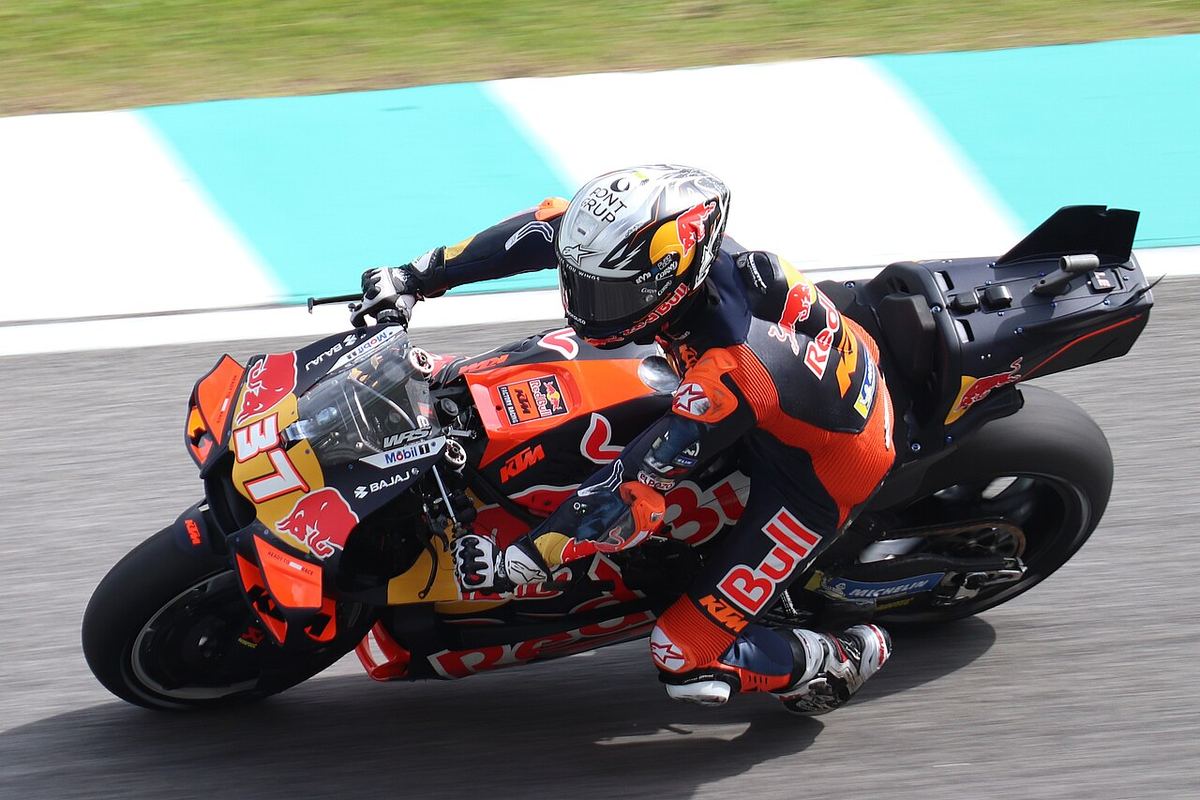 Pedro Acosta, pilot KTM Factory Racing, la Marele Premiu al Malaysiei de MotoGP, pe circuitul de la Sepang.