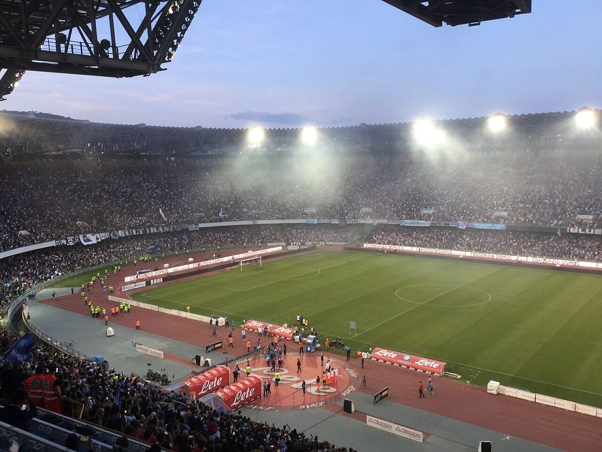 Vedere a Stadionului San Paolo din Napoli, în timpul unui meci din Serie A, din 2018.