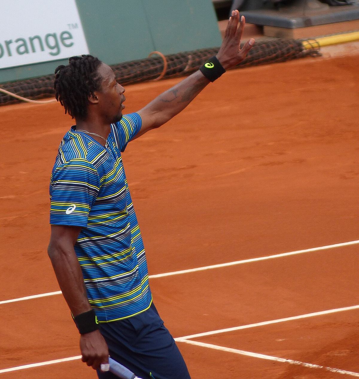 Gaël Monfils, jucător de tenis francez, în timpul unui meci la Roland-Garros 2013.
