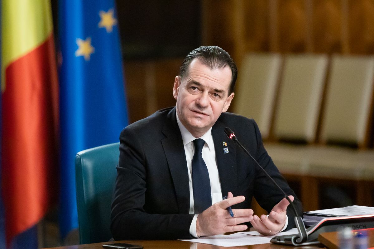 Ludovic Orban, prim-ministru, la o ședință a Guvernului din 2 aprilie 2020.
