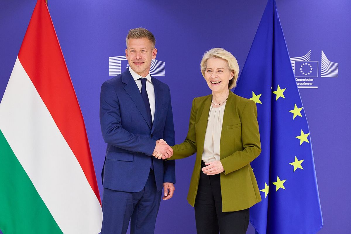 Péter Magyar și Ursula von der Leyen la Bruxelles, în aprilie 2026