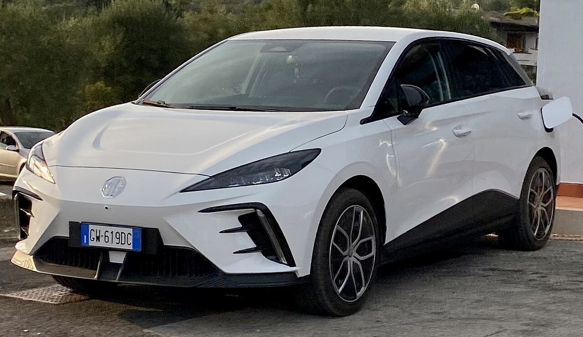 Automobil electric MG4 EV, model similar celor achiziționate de Primăria Mogoșești, județul Iași.