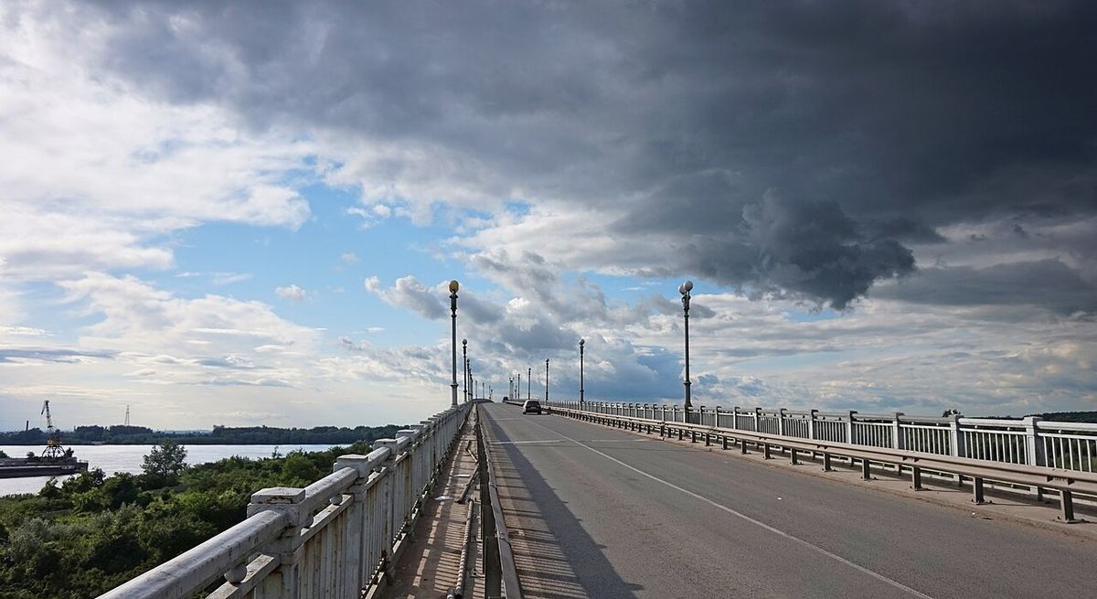 Vedere a Podului Prieteniei Giurgiu–Ruse, fotografiat din Bulgaria.