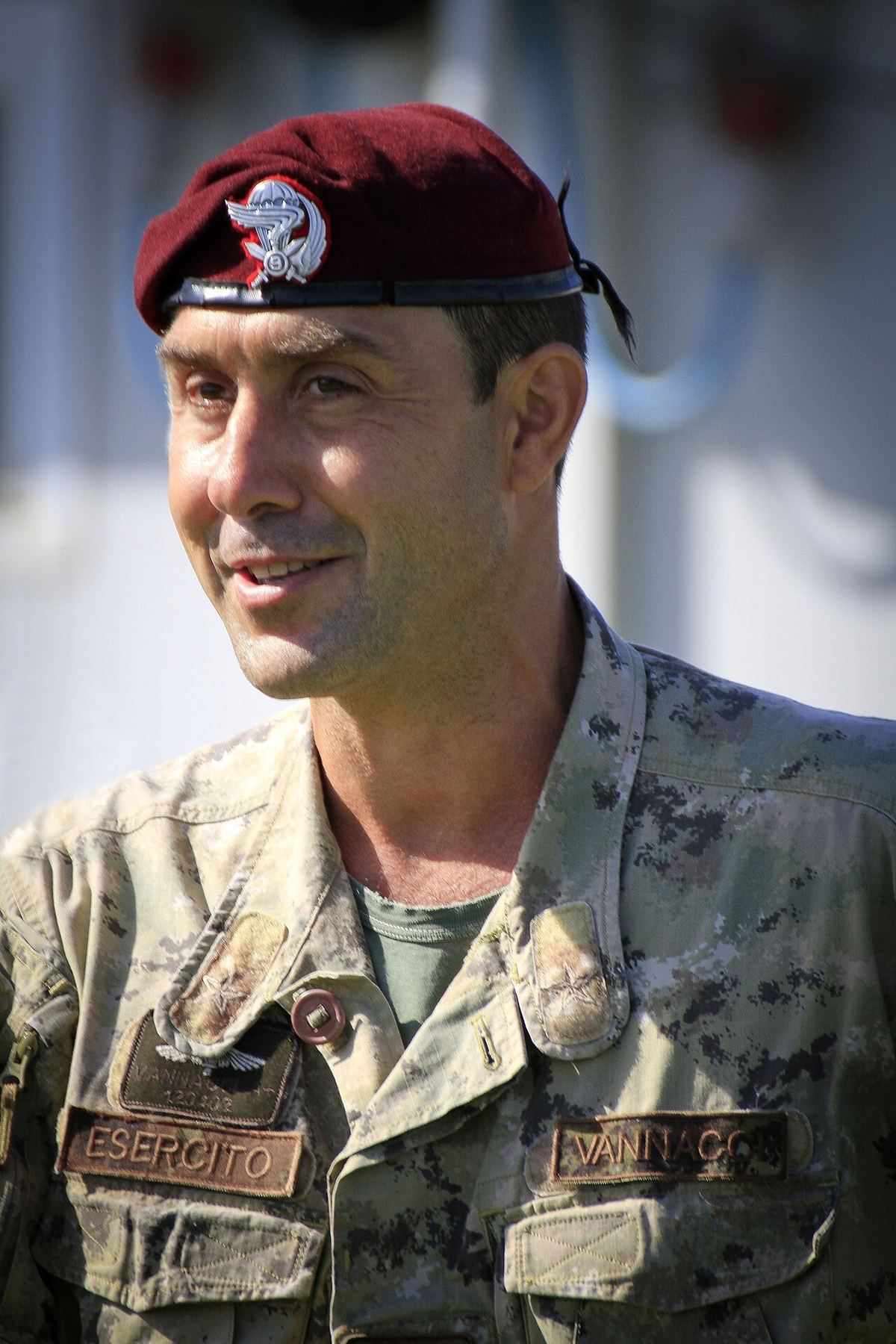 Roberto Vannacci, fost general italian și liderul partidului Viitorul Național, fotografiat într-un portret.