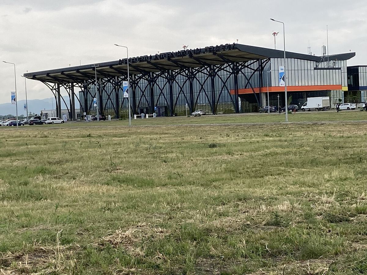 Sala terminalului Aeroportului Brașov-Ghimbav, România.