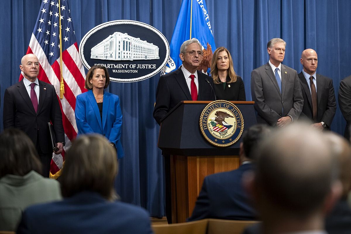 Procurorul general al SUA Merrick Garland vorbește la o conferință de presă la Departamentul de Justiție, în 2023.