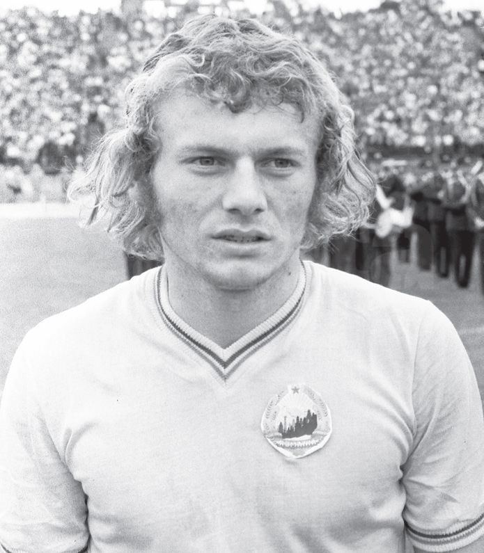 Ilie Balaci, fotbalist, în echipamentul naționalei României.