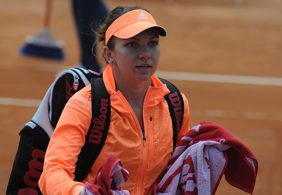 Simona Halep la turneul Internazionali BNL d'Italia din 2014, fotografie de tip portret pentru un articol de presă.