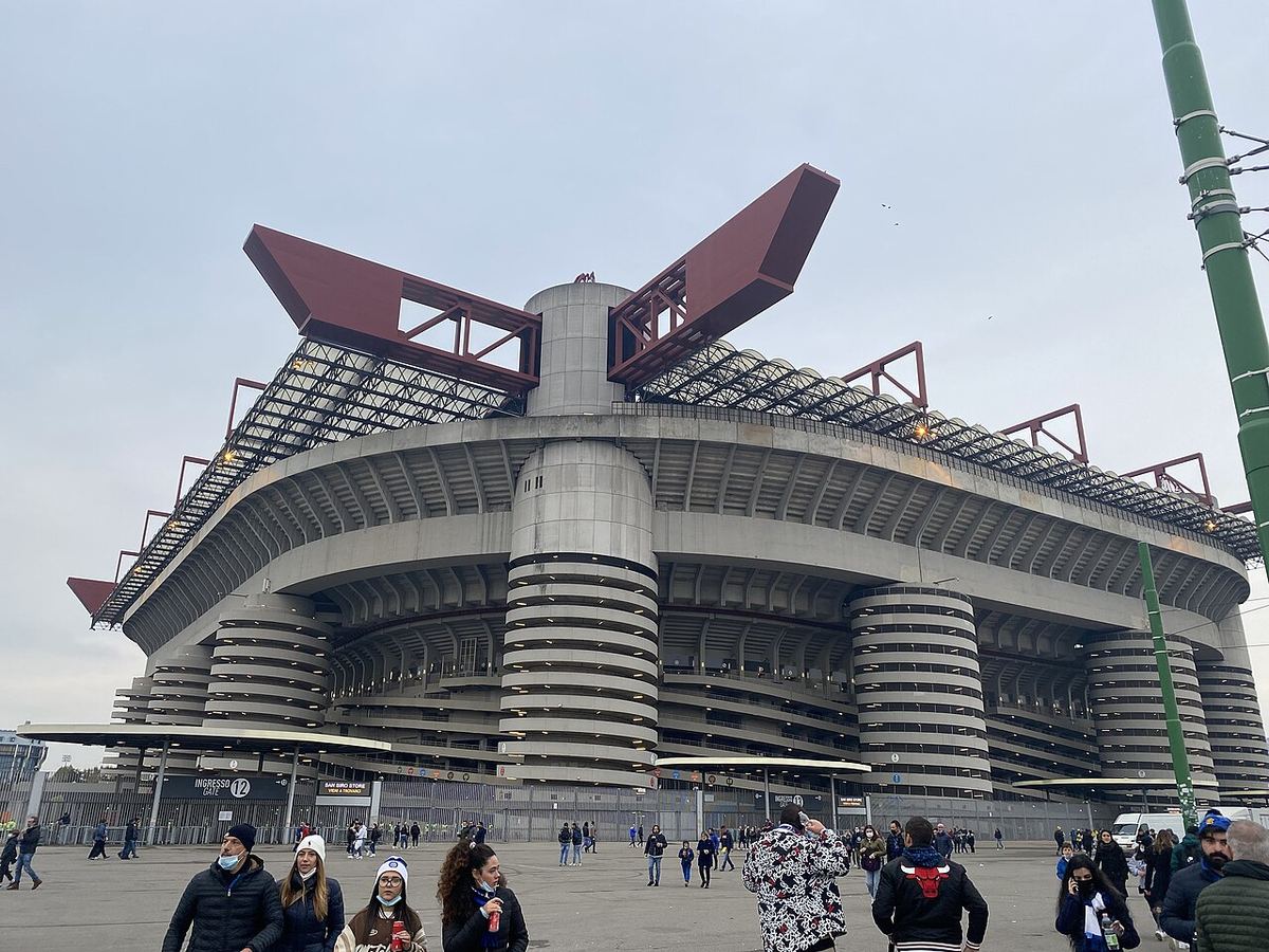 Stadionul San Siro din Milano, locul derby-ului dintre AC Milan și Inter.