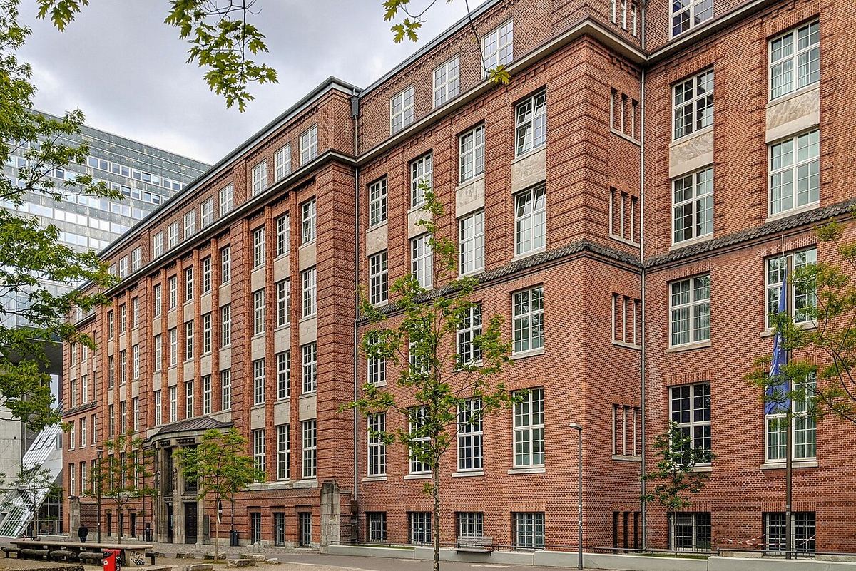 Clădirea principală a Universității de Științe Aplicate din Hamburg, construită între 1911 și 1914, la Berliner Tor.