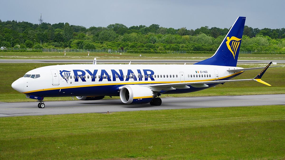 Avion Ryanair Boeing 737 MAX pe aeroportul din Hamburg, fotografie de arhivă.