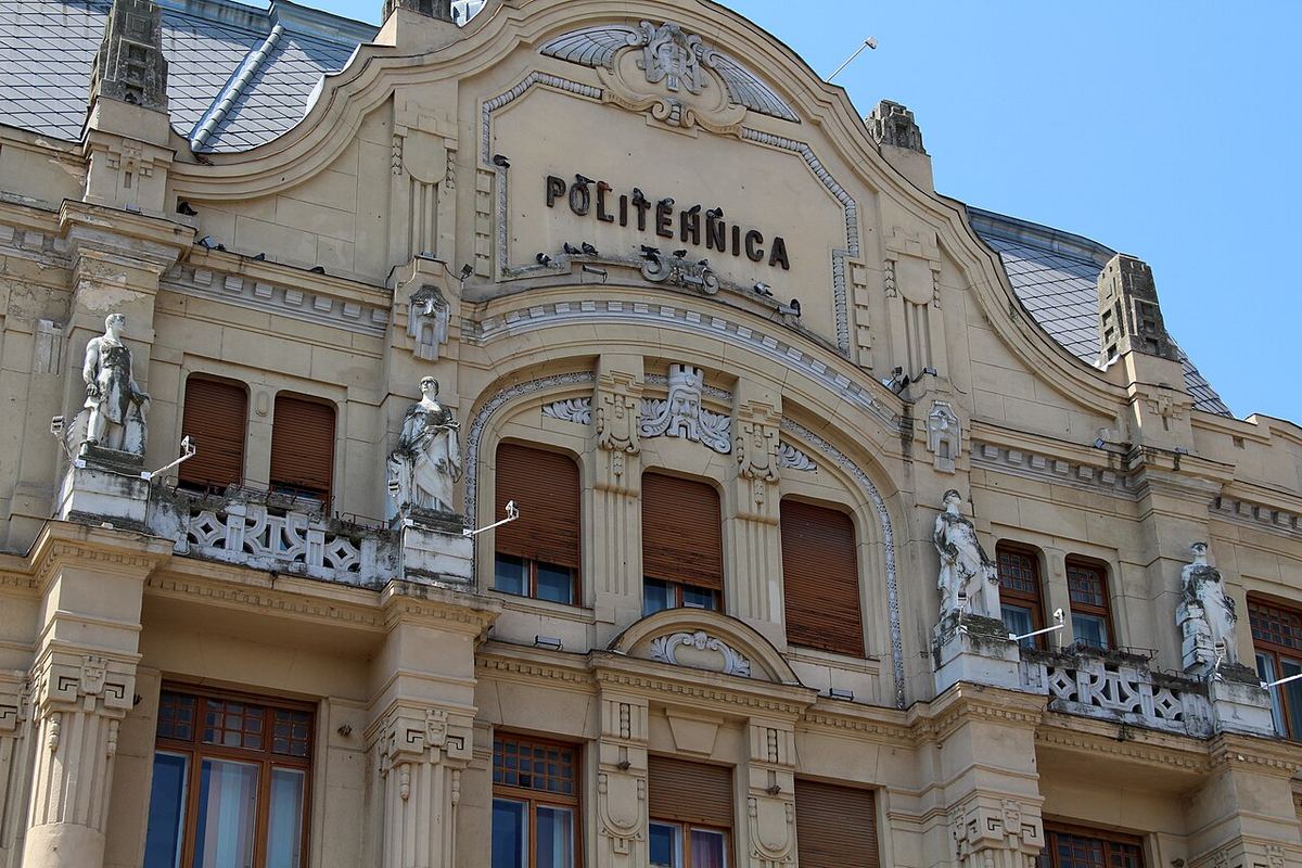 Clădirea principală a Universității Politehnica din Timișoara, Palatul Lloyd, în Piața Victoriei din Cetate.