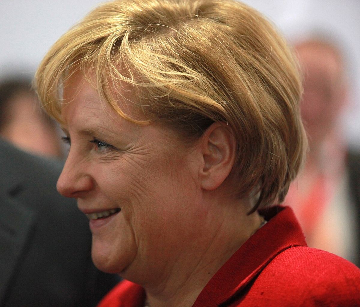 Angela Merkel vorbind la ceremonia de inaugurare a Centrului de Cercetare al Merck KGaA din Darmstadt, Germania.