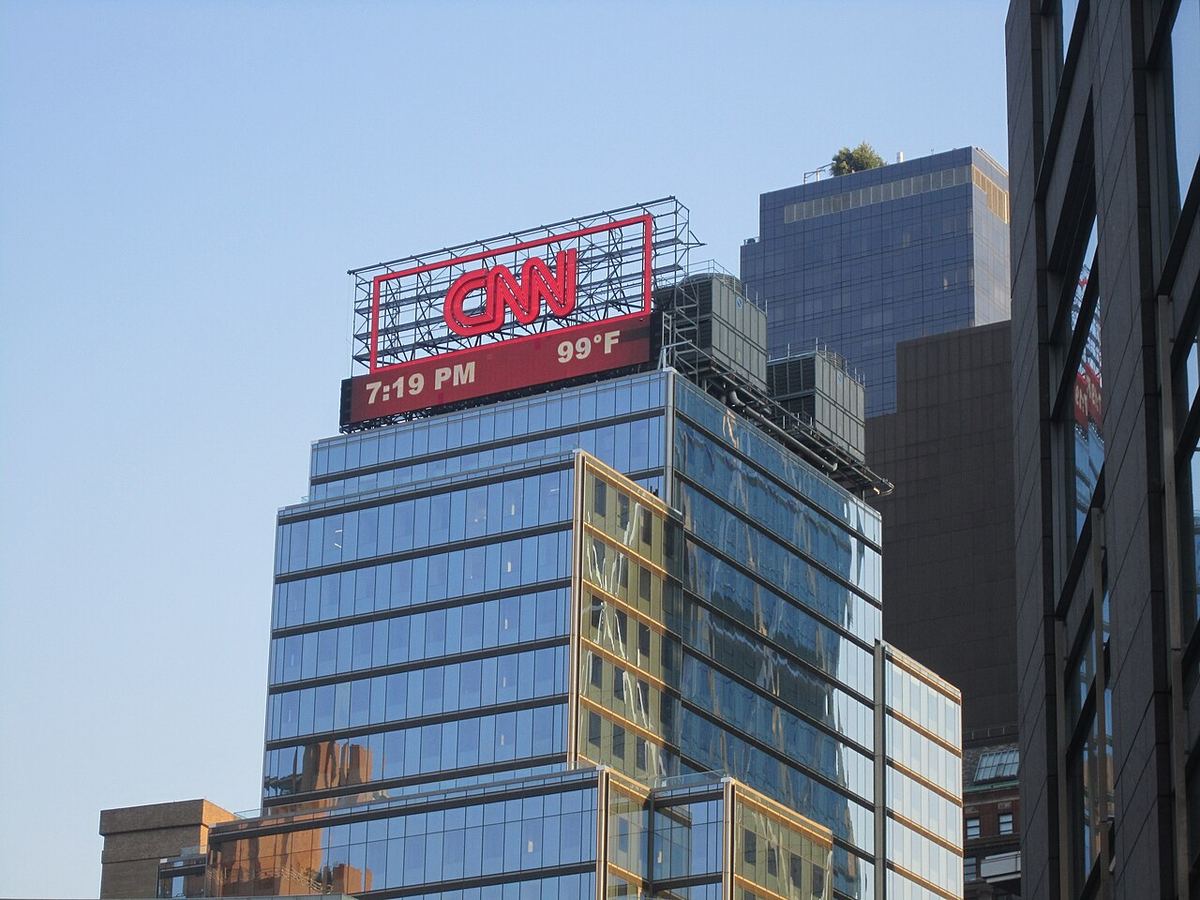 Clădirea sediului CNN din New York, cu logo-ul CNN pe acoperiș, fotografiată ziua; file photo.