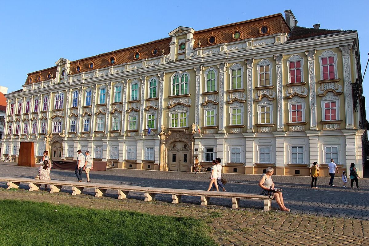Palatul Vechii Prefecturi din Timișoara, clădire barocă situată în Piața Unirii, din cetatea orașului.
