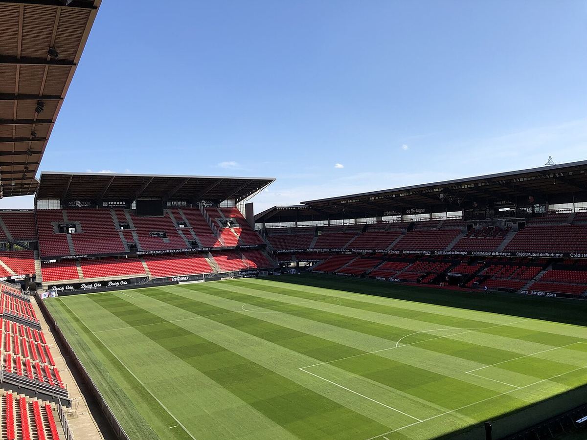 Stadionul Roazhon Park din Rennes, fotografiat ziua, în 2021.