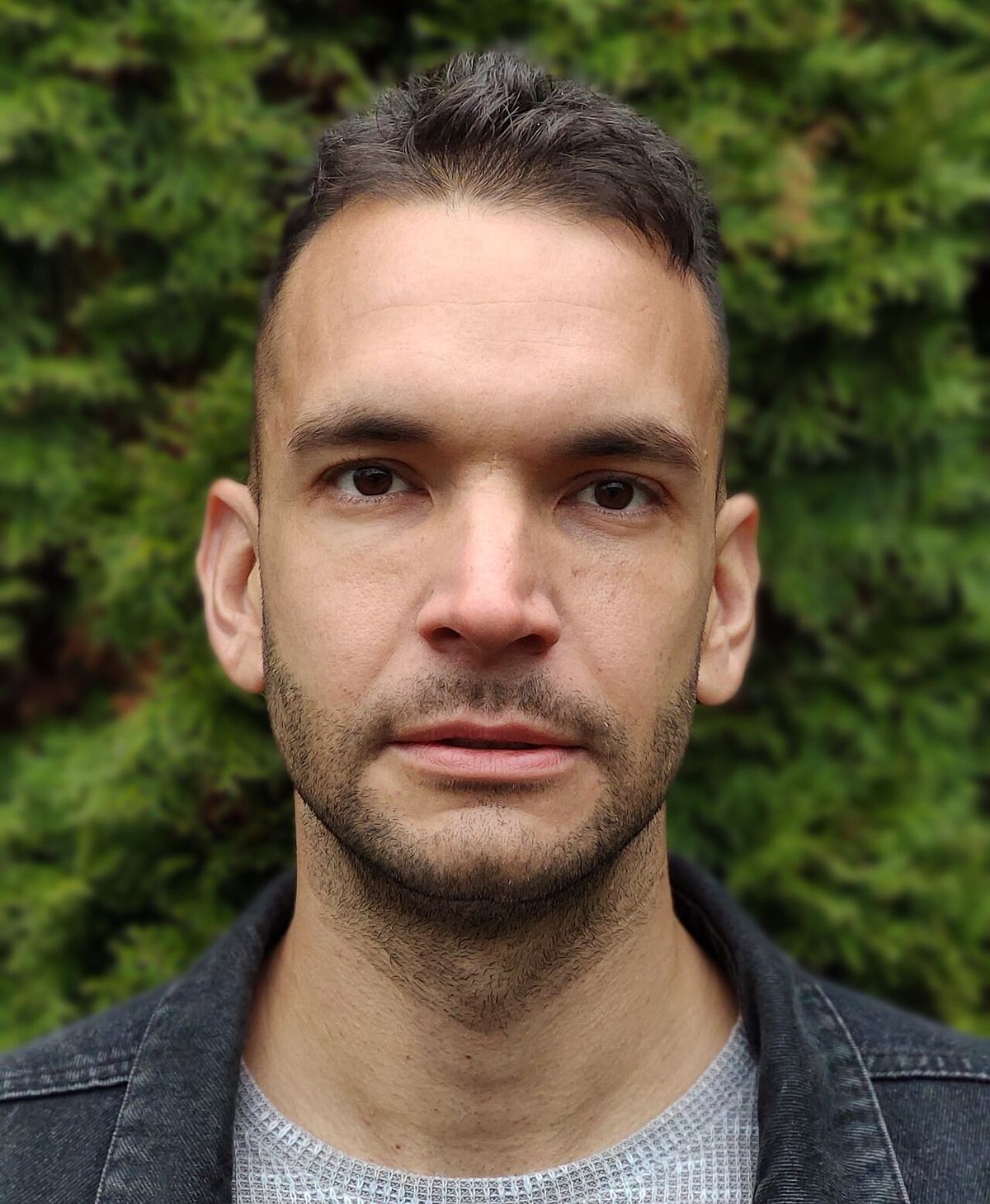 Laszlo Balint, antrenor de fotbal, fotografiat în portret.