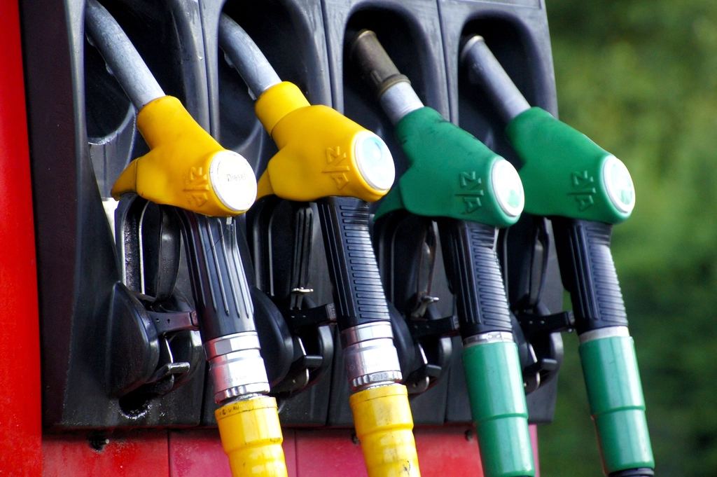 Pistoale de alimentare cu carburant la o pompă