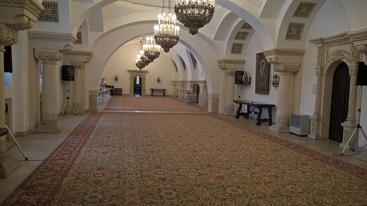 Imagine ilustrativă a unei clădiri oficiale monumentale, cu fațadă clasică.