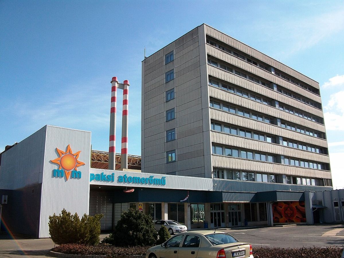 Intrarea principală a centralei nucleare de la Paks, Ungaria