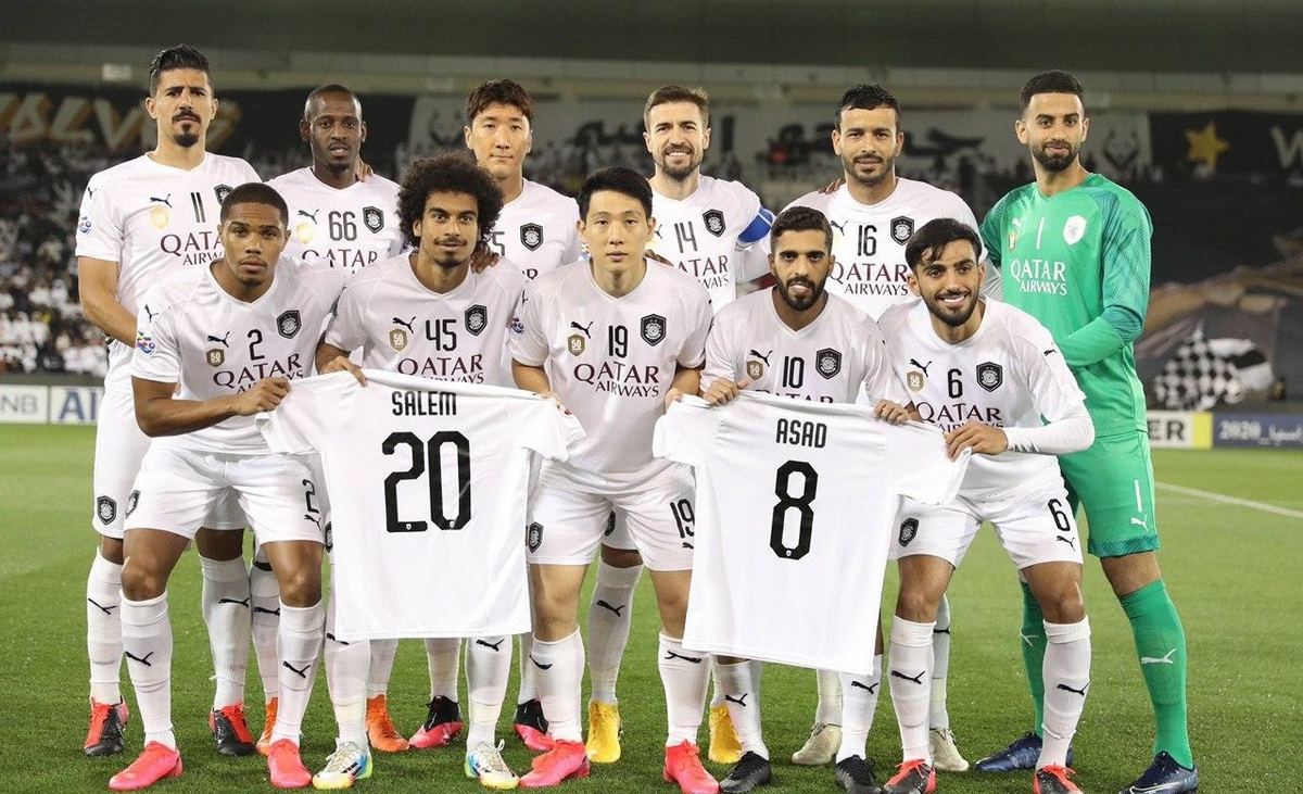 Echipa Al-Sadd aliniată înaintea unui meci, în 2020