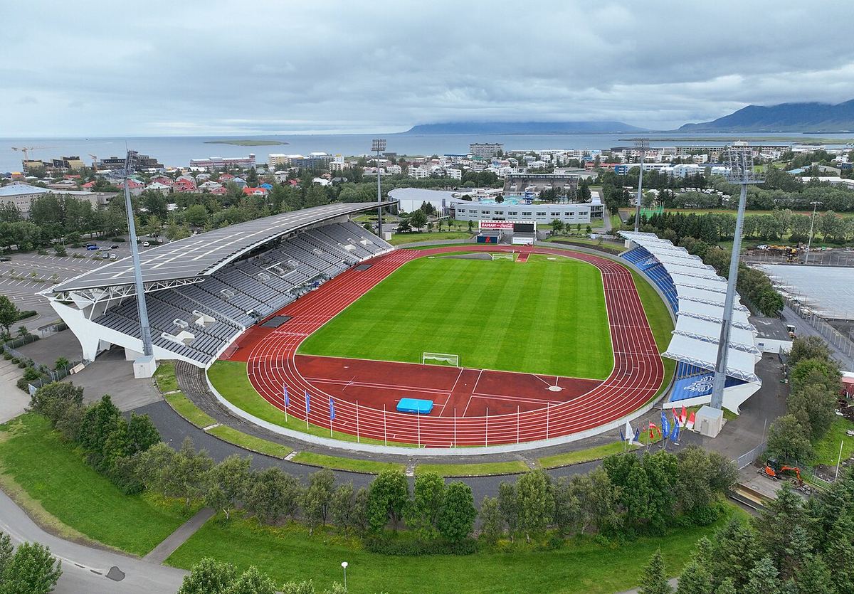 Stadionul Laugardalsvöllur, stadionul național de fotbal al Islandei.