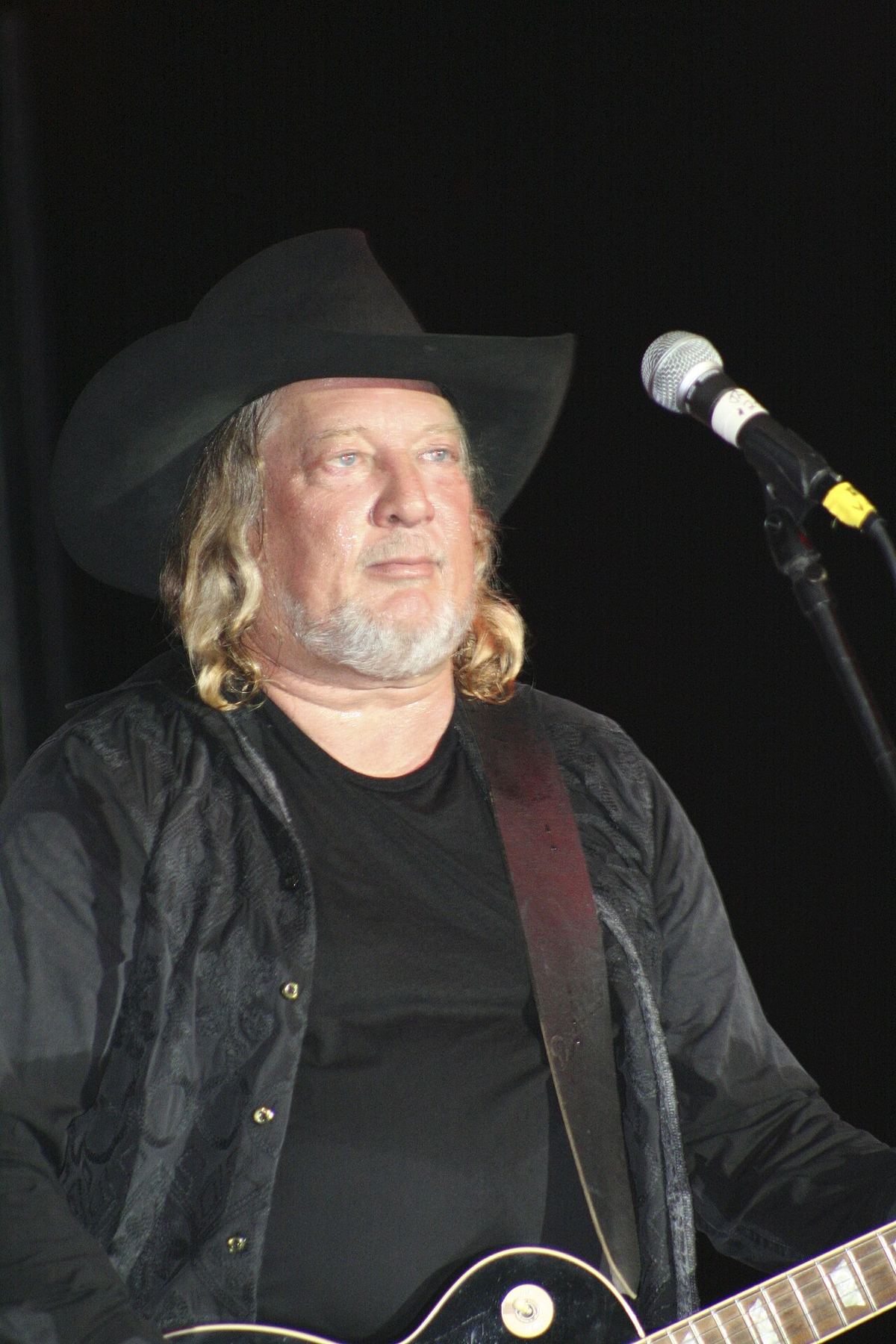 John Anderson, cântăreț country, în concert la Pike County Fair din Missouri.