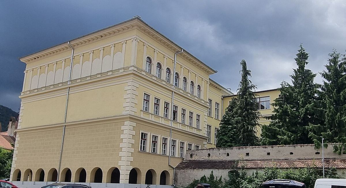 Clădirea corpului S al Universității Transilvania din Brașov, fosta școală evanghelică germană pentru fete.