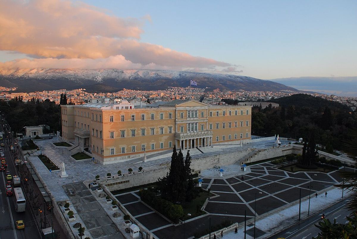 Clădirea Parlamentului Greciei din Atena, fotografiată din înălțime.