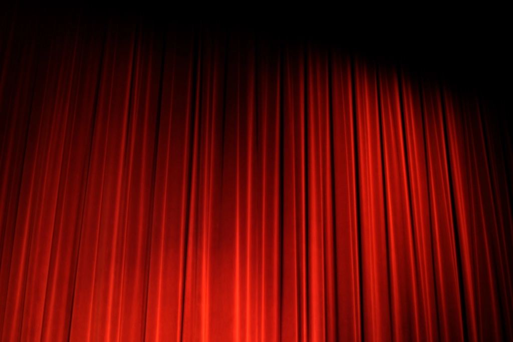 Cortină roșie de teatru