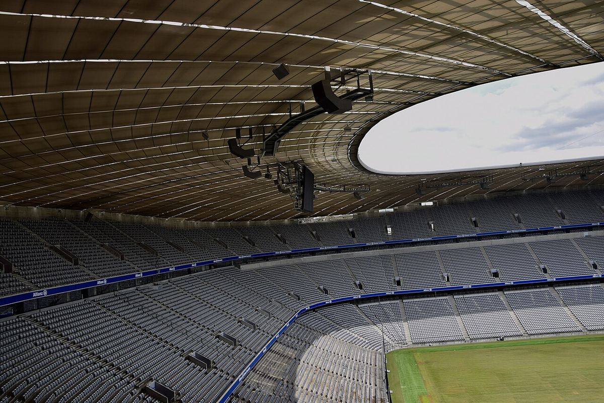 Interiorul stadionului Allianz Arena din München, unde joacă Bayern